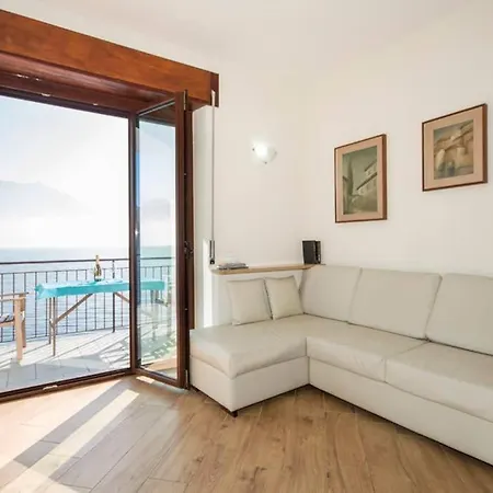فيلة Damia, Independent With Direct Lake Access ميناجيو