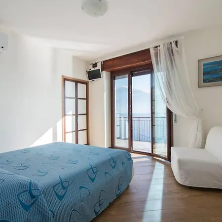 Damia, Independent With Direct Lake Access فيلة