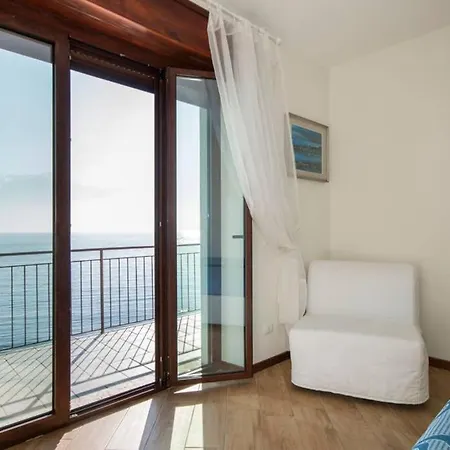 فيلة Damia, Independent With Direct Lake Access ميناجيو