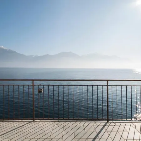 فيلة Damia, Independent With Direct Lake Access ميناجيو